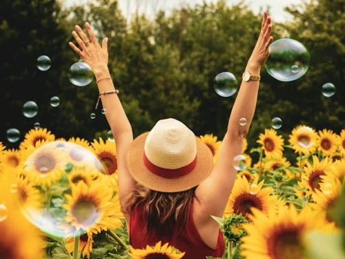 Rüyada Akraba Erkek Bebek Doğurdu: Kısmet mi, Dönüşüm mü?