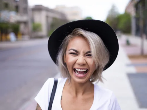 Rüyada Anneye Takılan Altın Kolye: Ruhsal Bir Mirasın İşareti