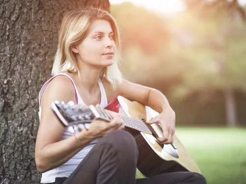 Rüyada Elinde Süt Görmek: Bereket ve Yeni Başlangıçlar