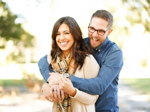 Rüyada Kızının Gözaltına Alındığını Görmek: Anlamı ve Yorumu