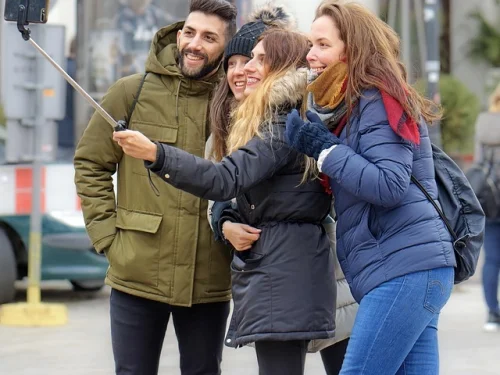 Okul Önlüğü Rüyası: Geçmişe Yolculuk mu, Geleceğe Davet mi?