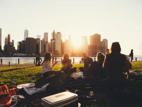 Rüyada Öpüldüğünü Görmek: Aşkın Sırları ve Ruhun Fısıltıları