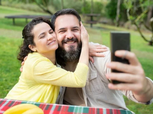 Rüyada Turşu Döküldü: Bolluk Kaybı mı, Dönüşüm İşareti mi?