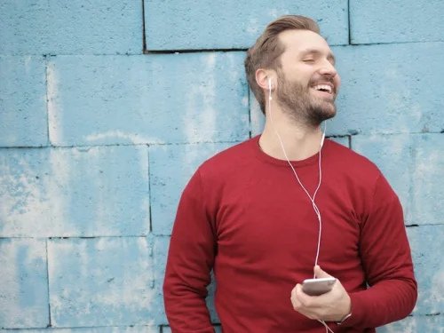 Yırtık Sandalye Rüyası: Huzur mu, Kırılganlık mı?